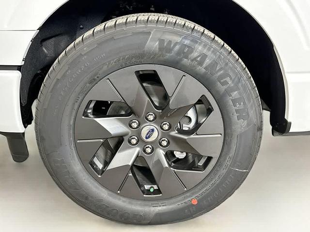 Photo of 2025 Oxford White Ford F-150