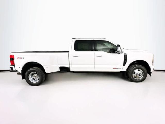 Photo of 2025 Star White Metallic Tri-Coat Ford F-350