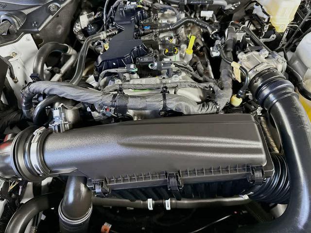 Photo of 2025 Oxford White Ford Mustang