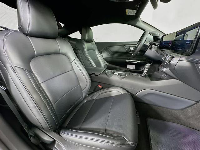 Photo of 2025 Oxford White Ford Mustang