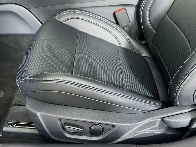 Photo of 2025 Oxford White Ford Mustang