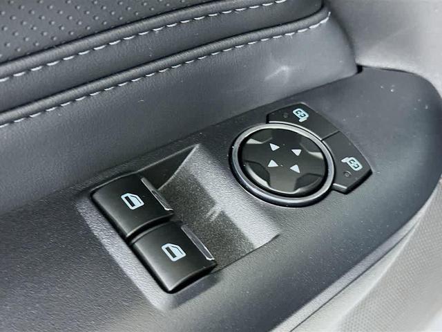 Photo of 2025 Oxford White Ford Mustang