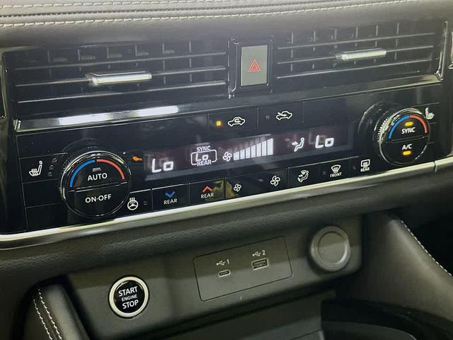 Photo of 2023 Pearl White Tricoat Nissan Rogue