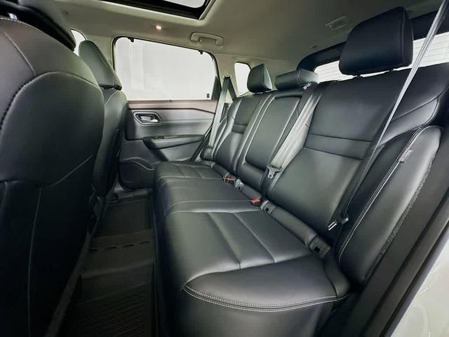 Photo of 2023 Pearl White Tricoat Nissan Rogue