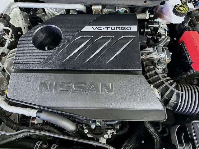 Photo of 2023 Pearl White Tricoat Nissan Rogue