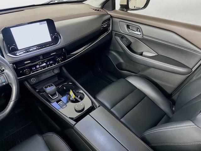 Photo of 2023 Pearl White Tricoat Nissan Rogue