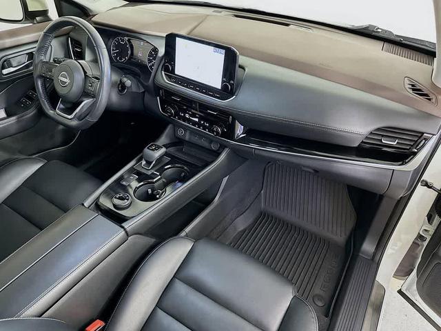 Photo of 2023 Pearl White Tricoat Nissan Rogue