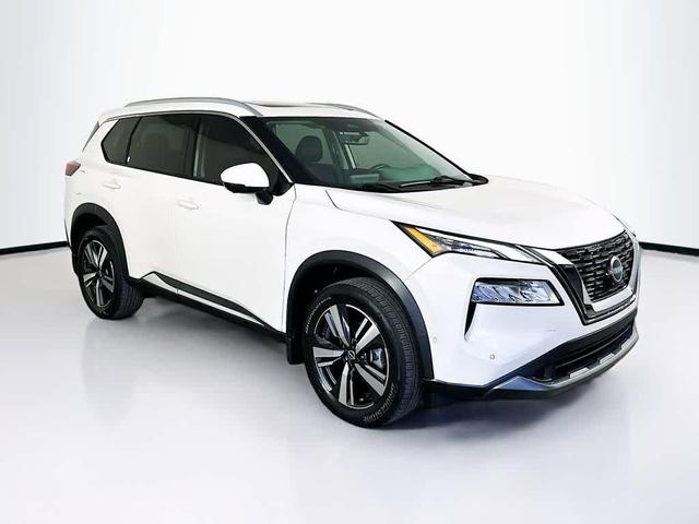 Photo of 2023 Pearl White Tricoat Nissan Rogue