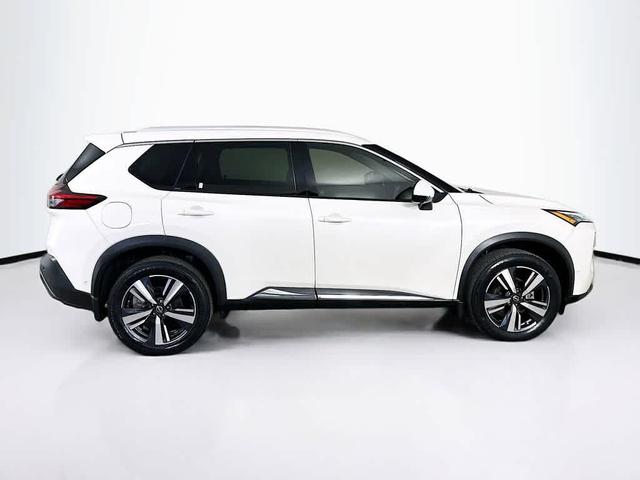 Photo of 2023 Pearl White Tricoat Nissan Rogue