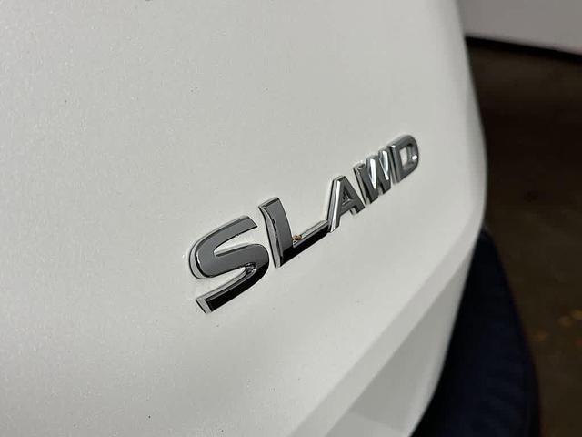 Photo of 2023 Pearl White Tricoat Nissan Rogue