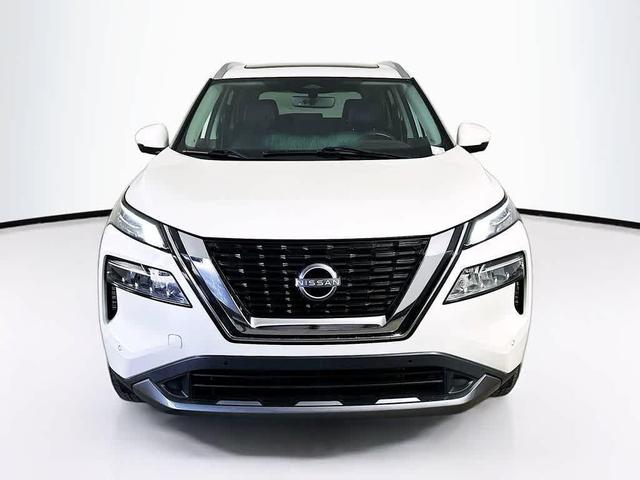Photo of 2023 Pearl White Tricoat Nissan Rogue