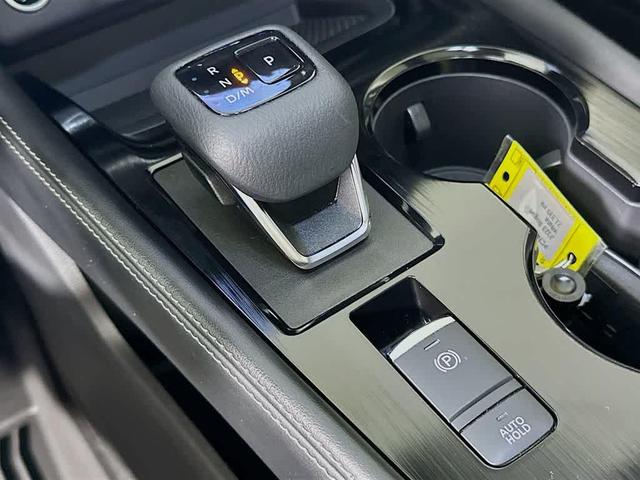 Photo of 2023 Pearl White Tricoat Nissan Rogue