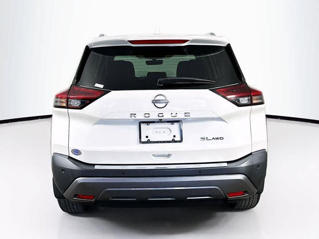 Photo of 2023 Pearl White Tricoat Nissan Rogue