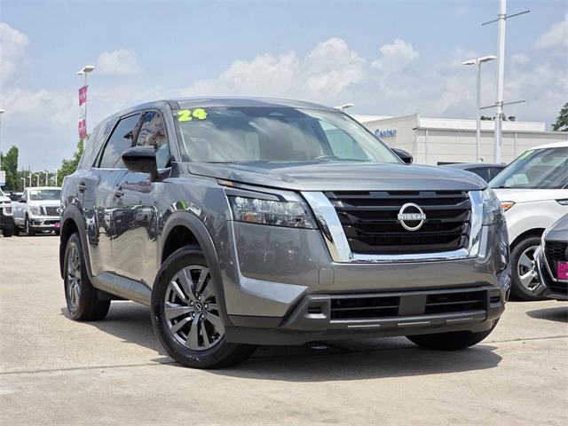 Photo of 2024 Gun Metallic Nissan Pathfinder