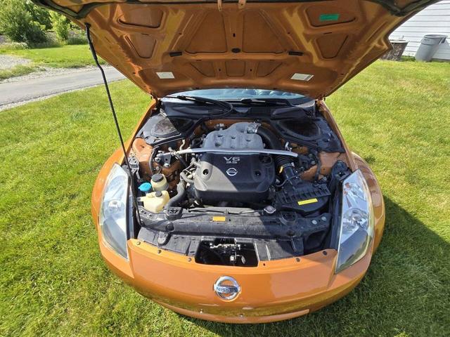 Photo of 2005 Orange Nissan 350Z