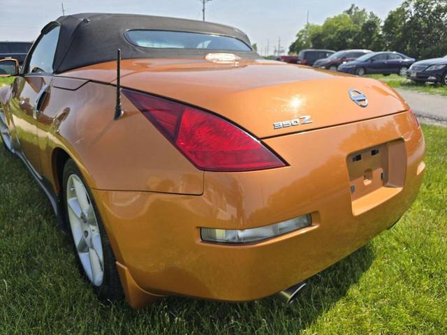 Photo of 2005 Orange Nissan 350Z