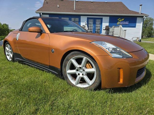 Photo of 2005 Orange Nissan 350Z