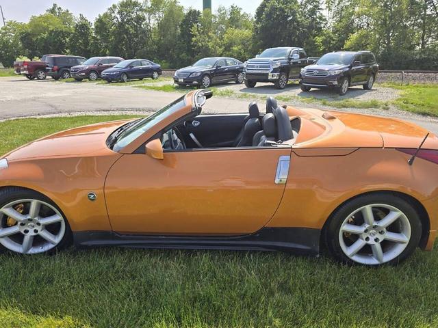 Photo of 2005 Orange Nissan 350Z