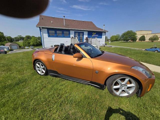 Photo of 2005 Orange Nissan 350Z