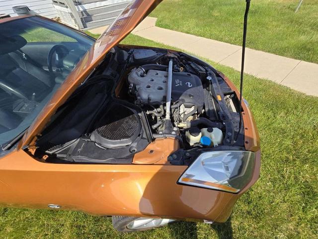 Photo of 2005 Orange Nissan 350Z