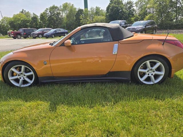 Photo of 2005 Orange Nissan 350Z