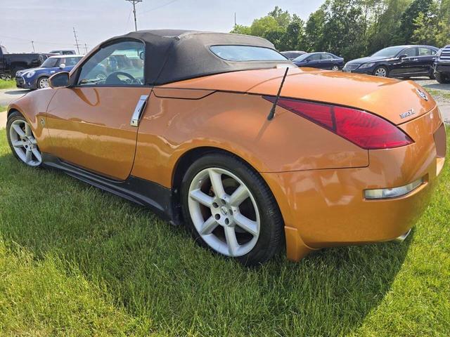 Photo of 2005 Orange Nissan 350Z