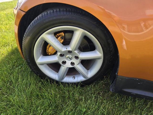 Photo of 2005 Orange Nissan 350Z