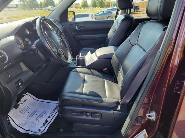Photo of 2014 Burgundy Honda Pilot