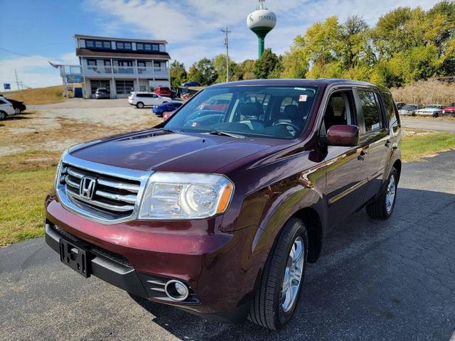 Photo of 2014 Burgundy Honda Pilot