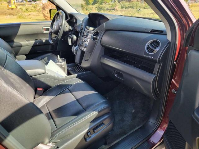 Photo of 2014 Burgundy Honda Pilot