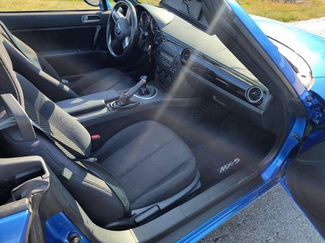 Photo of 2006 Blue Mazda MX-5 Miata