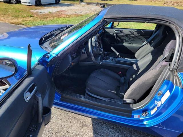 Photo of 2006 Blue Mazda MX-5 Miata