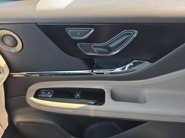 Photo of 2020 Pristine White Lincoln Corsair