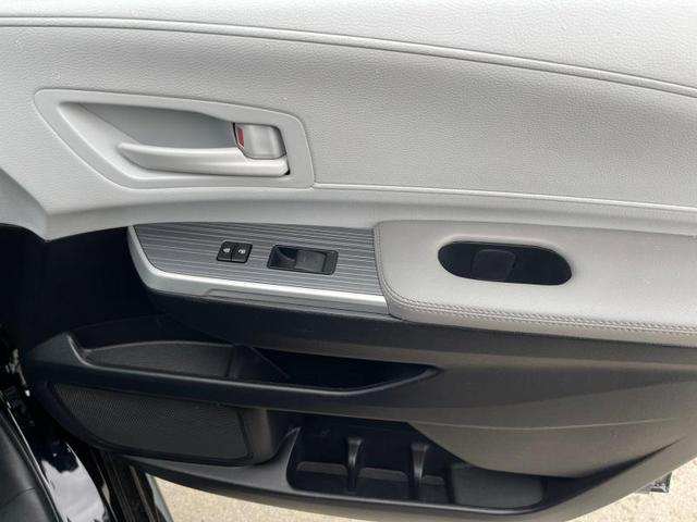 Photo of 2025 Midnight Black Metallic Toyota Sienna