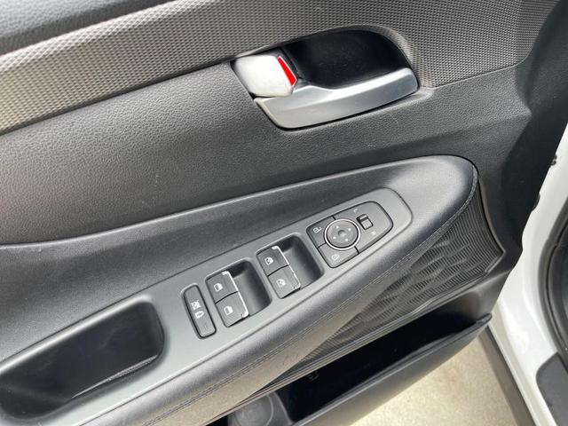 Photo of 2019 Quartz White Hyundai SANTA FE