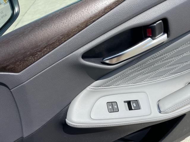 Photo of 2021 Celestial Silver Metallic Toyota Avalon Hybrid