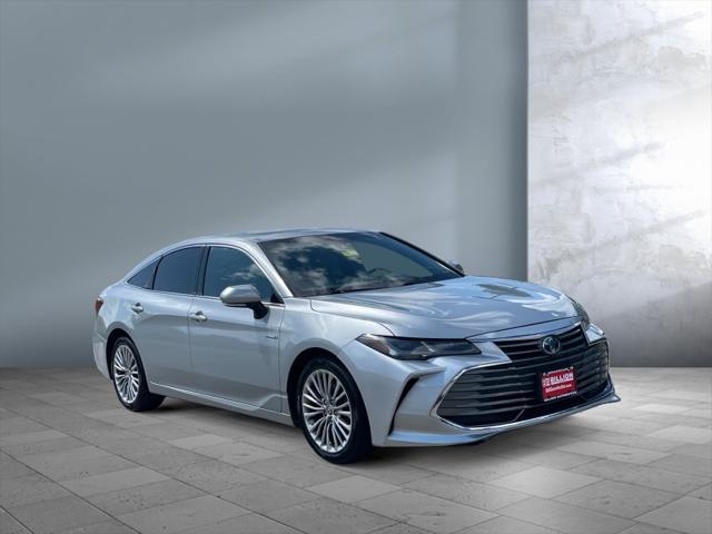 Photo of 2021 Celestial Silver Metallic Toyota Avalon Hybrid