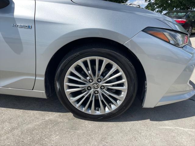 Photo of 2021 Celestial Silver Metallic Toyota Avalon Hybrid