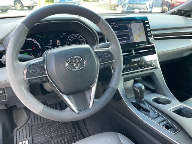 Photo of 2021 Celestial Silver Metallic Toyota Avalon Hybrid