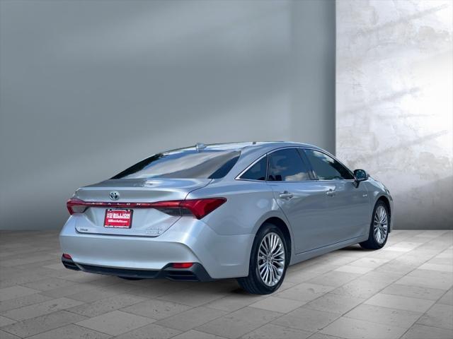 Photo of 2021 Celestial Silver Metallic Toyota Avalon Hybrid