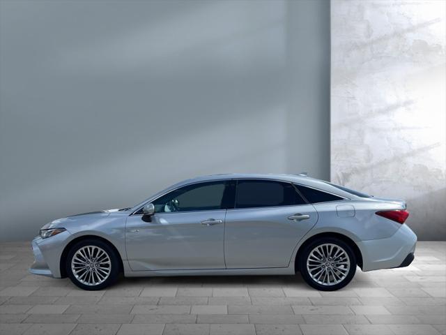 Photo of 2021 Celestial Silver Metallic Toyota Avalon Hybrid
