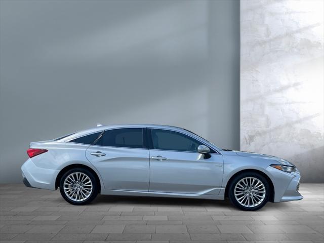 Photo of 2021 Celestial Silver Metallic Toyota Avalon Hybrid