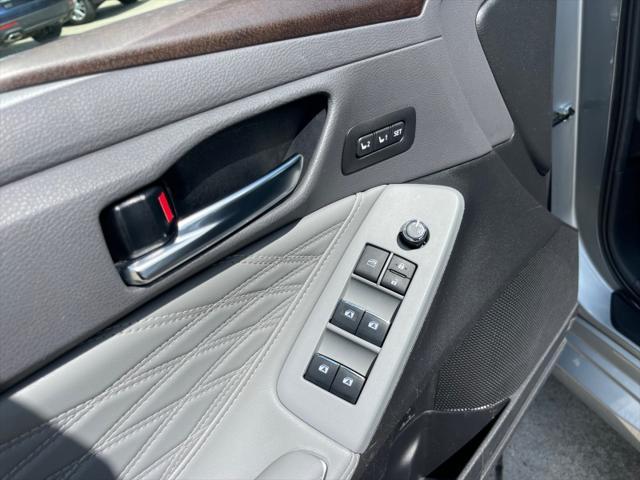 Photo of 2021 Celestial Silver Metallic Toyota Avalon Hybrid