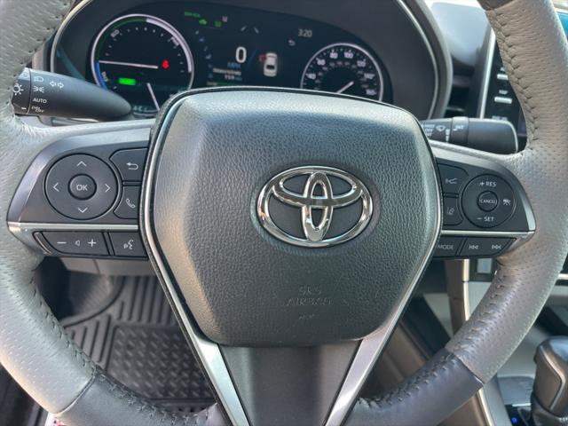 Photo of 2021 Celestial Silver Metallic Toyota Avalon Hybrid