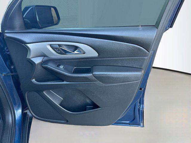 Photo of 2023 Northsky Blue Metallic Chevrolet Traverse
