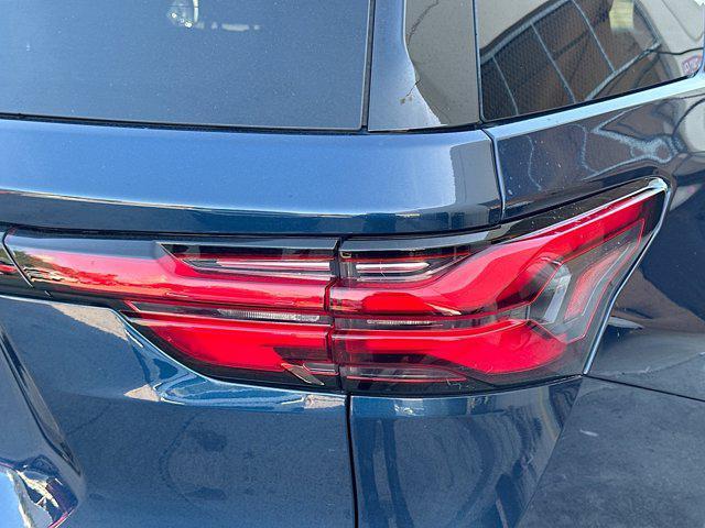 Photo of 2023 Northsky Blue Metallic Chevrolet Traverse