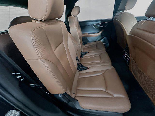 Photo of 2021 Orca Black Metallic Audi Q7