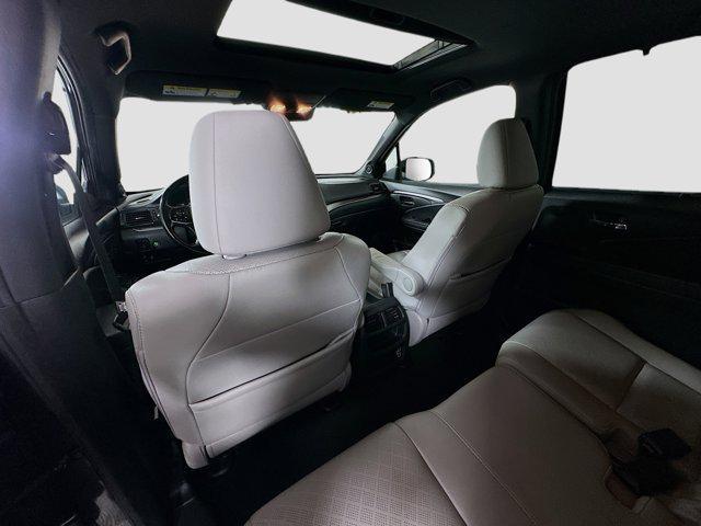 Photo of 2021 Obsidian Blue Pearl Honda Passport