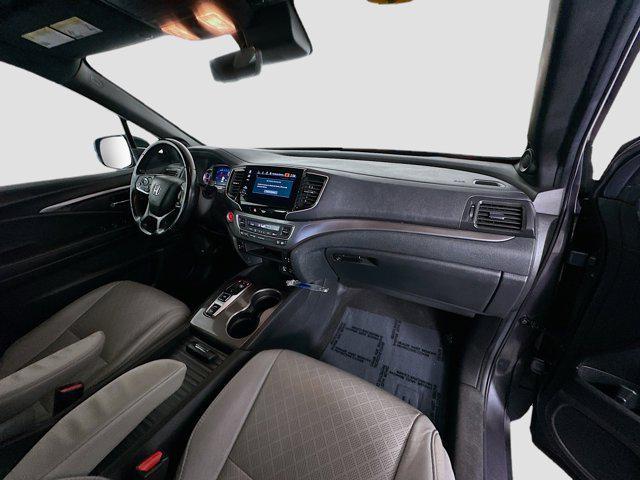Photo of 2021 Obsidian Blue Pearl Honda Passport