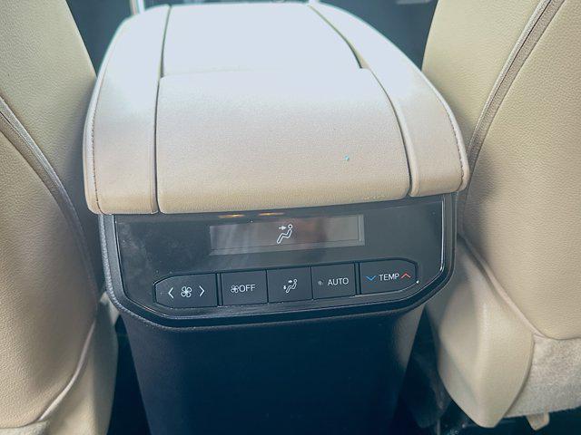 Photo of 2023 Moon Dust Toyota Highlander